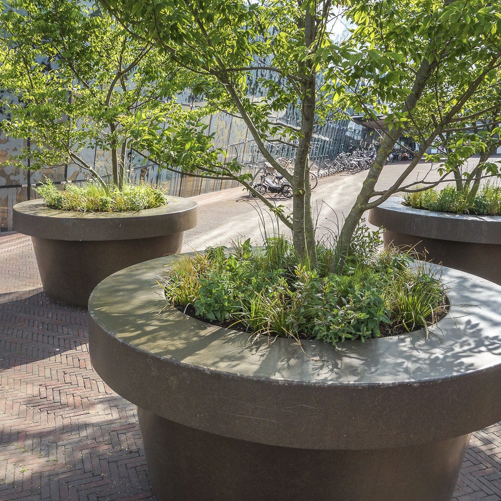 Galvanised steel Versailles planter - GIANT - Streetlife - composite /  natural fiber / round