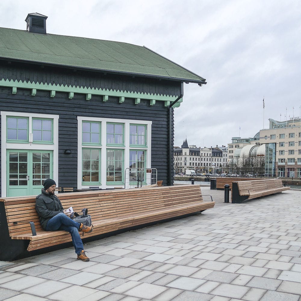 Contemporary public bench - CLIFFHANGER PARK - Streetlife - wooden ...