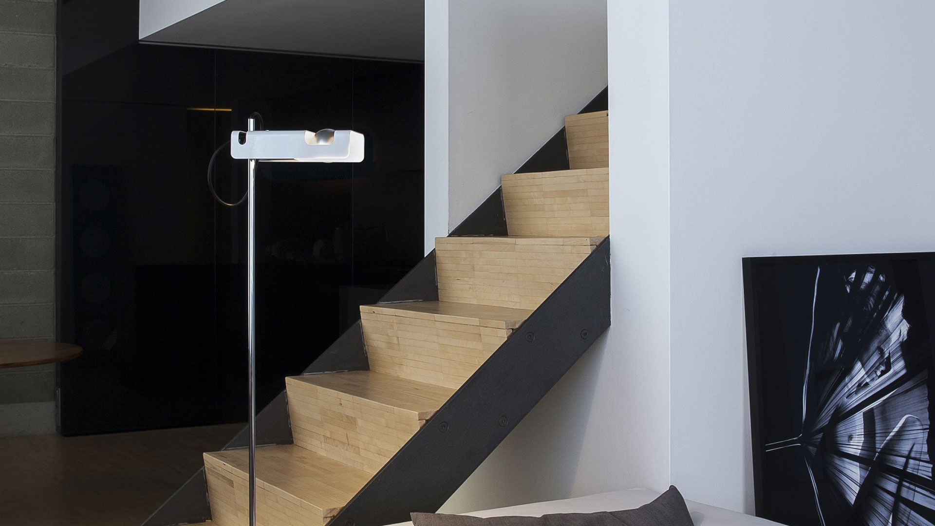 Floor Standing Lamp Contemporary Aluminum Lacquered Metal