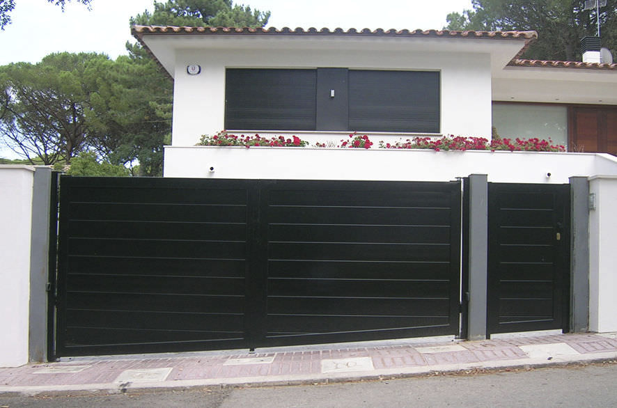 Swing gate - Angel Mir – Portes Bisbal - aluminum / louvered / home