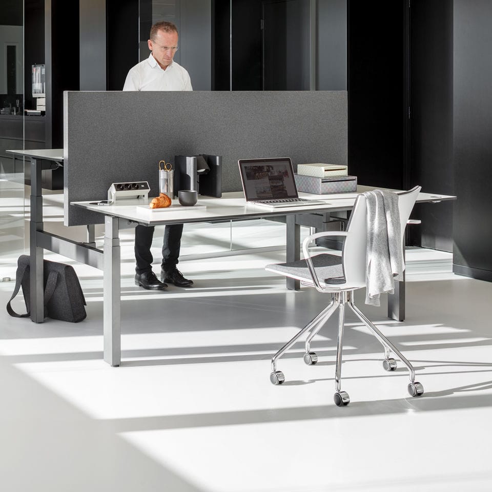 Ahrend balance deals workstation