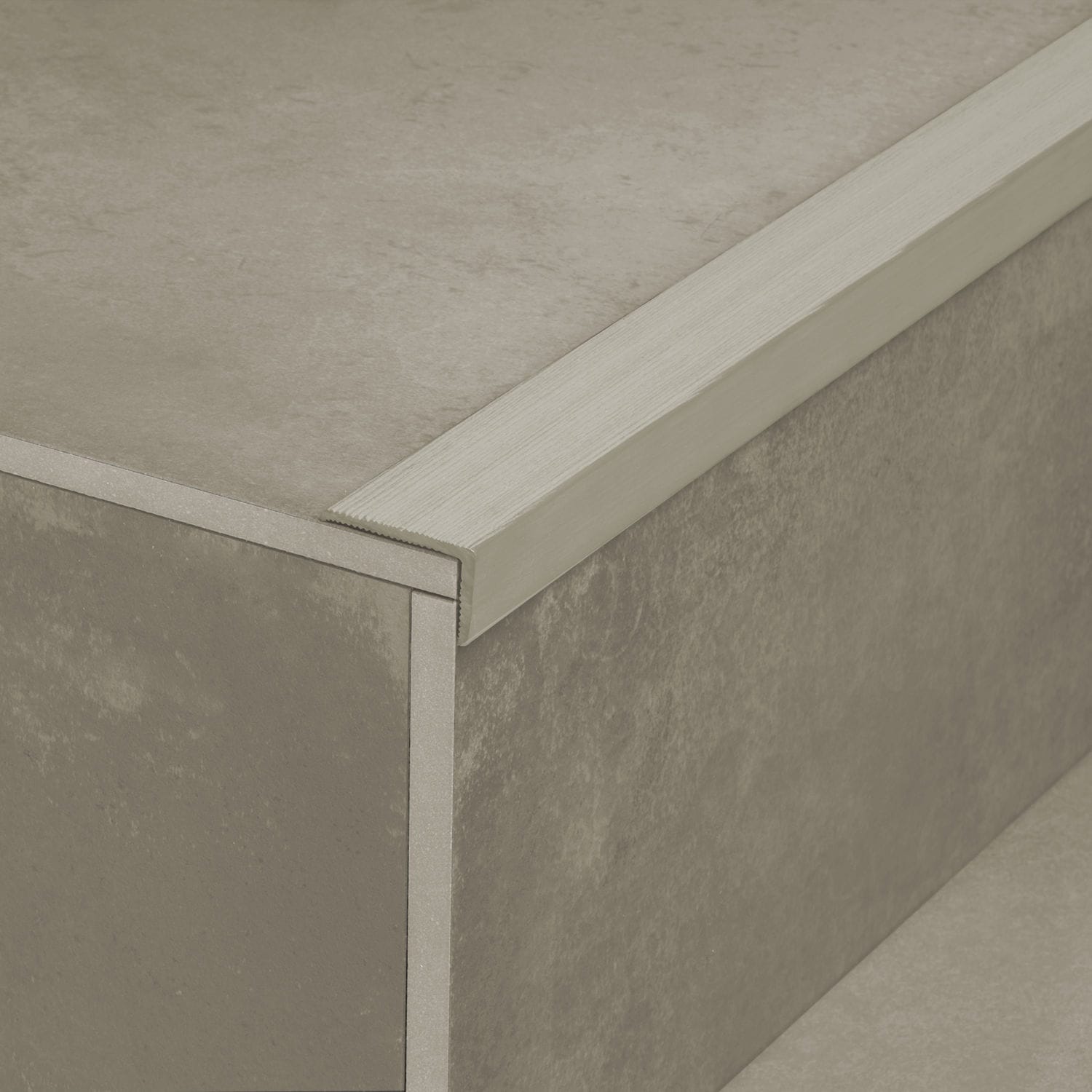 Polymer stair nosing NOVOPELDAÑO ASTRA® NORI EMAC nonslip