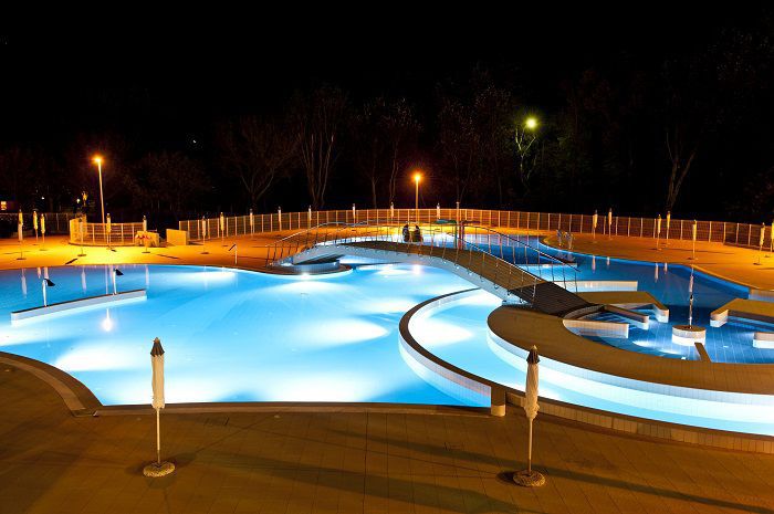 Outdoor pool store lighting fixtures