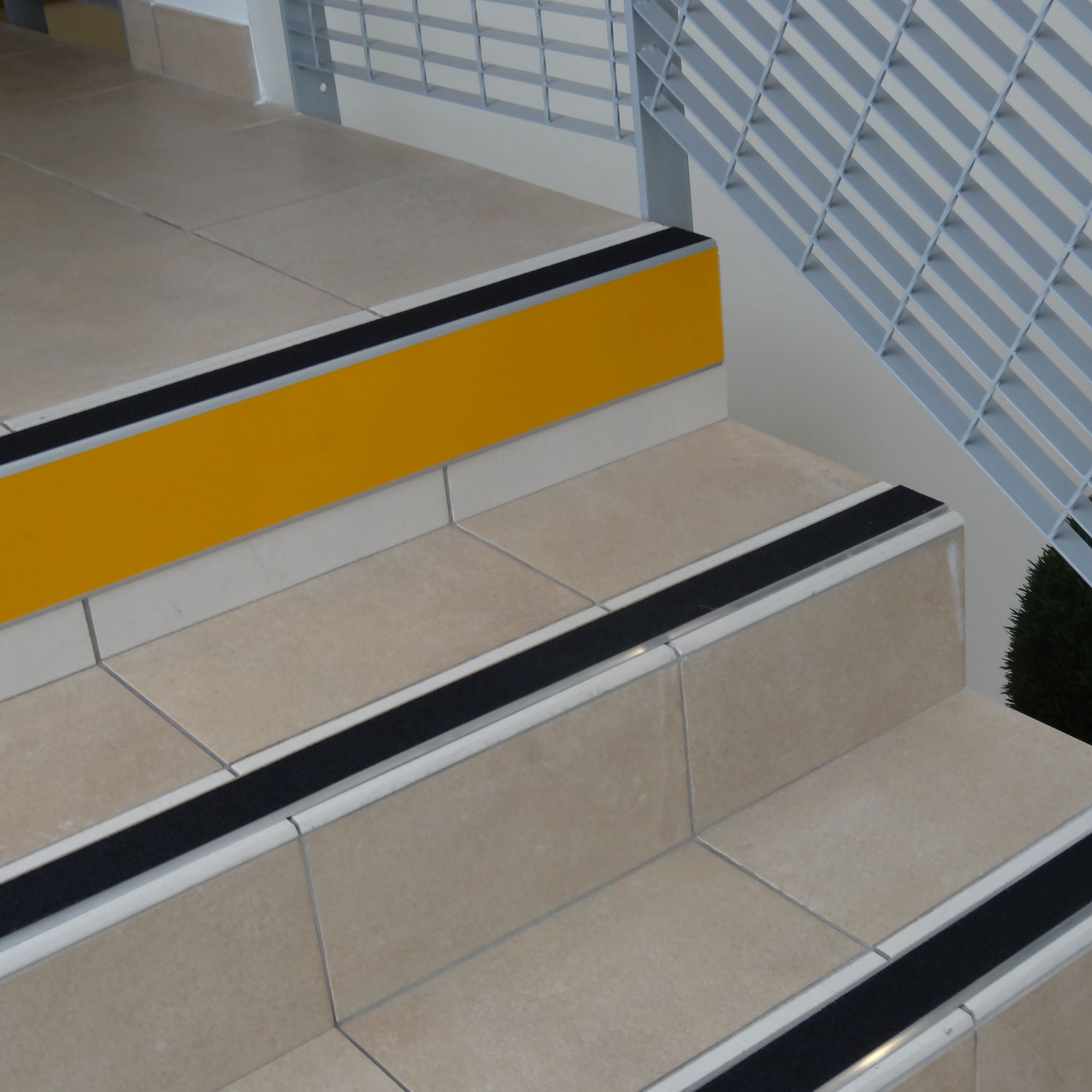 Aluminum stair nosing NO3AP / NO5AP Proople polymer / nonslip