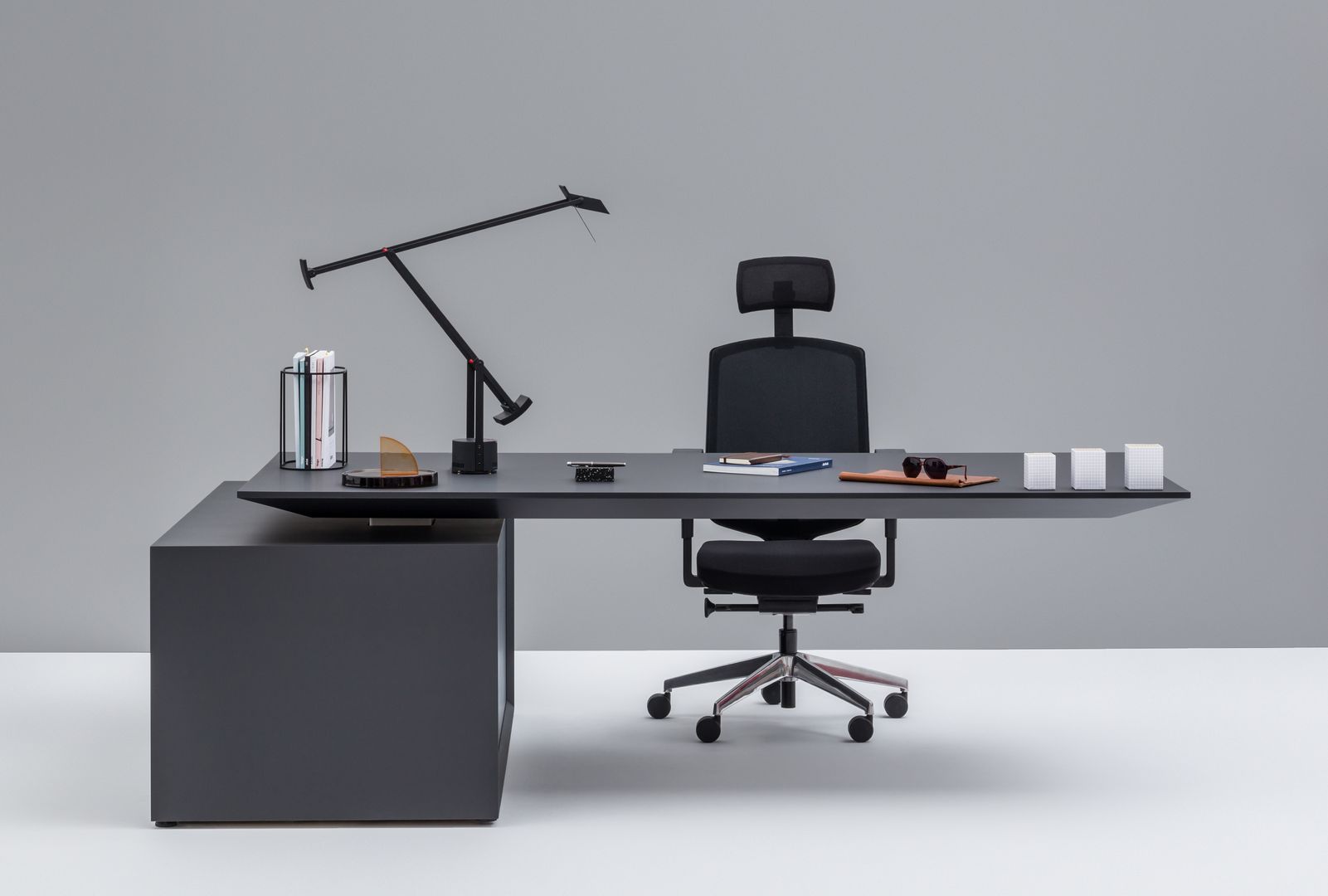 mdd desks