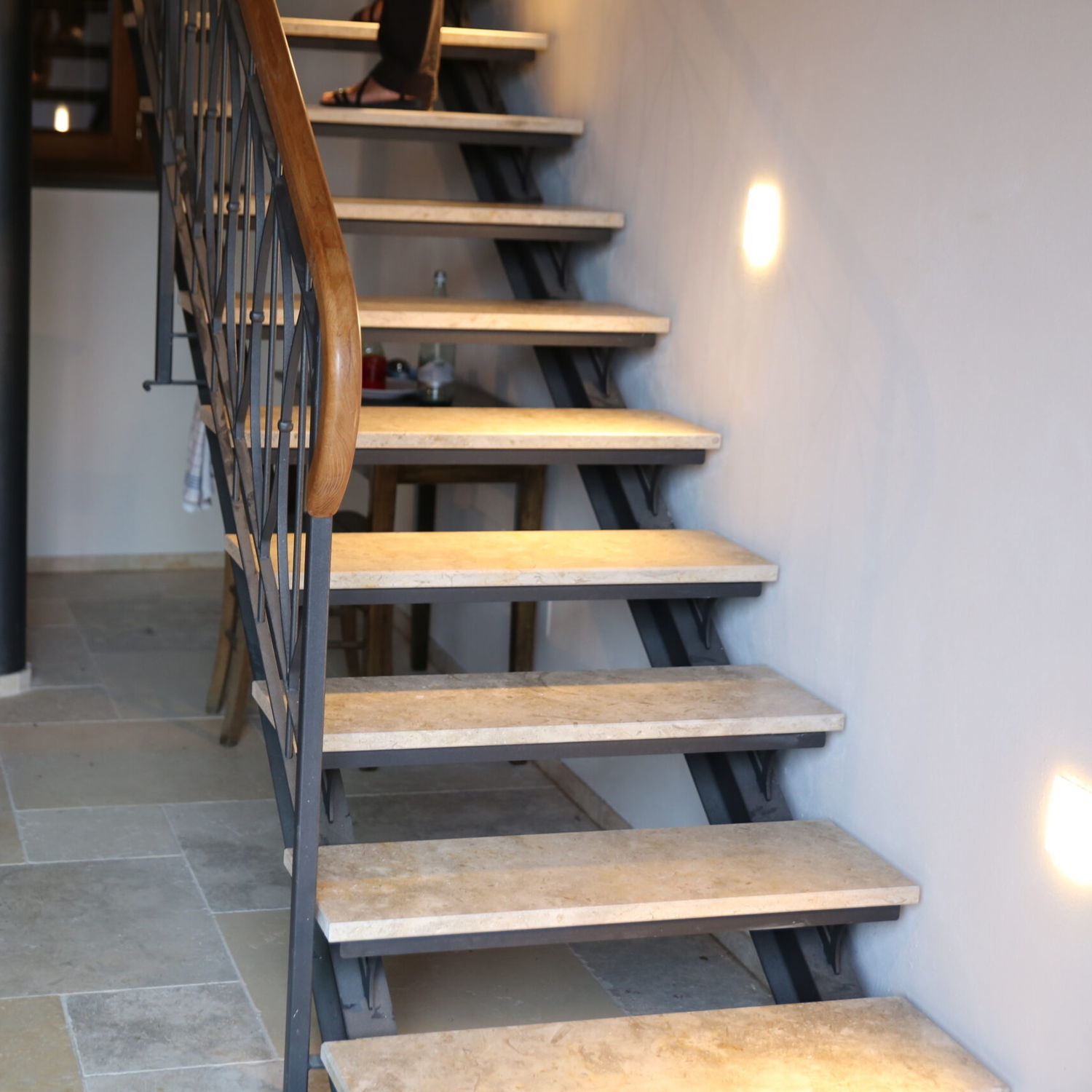 Straight stairs Pietra di gerusalemme contemporary / stone steps / without risers