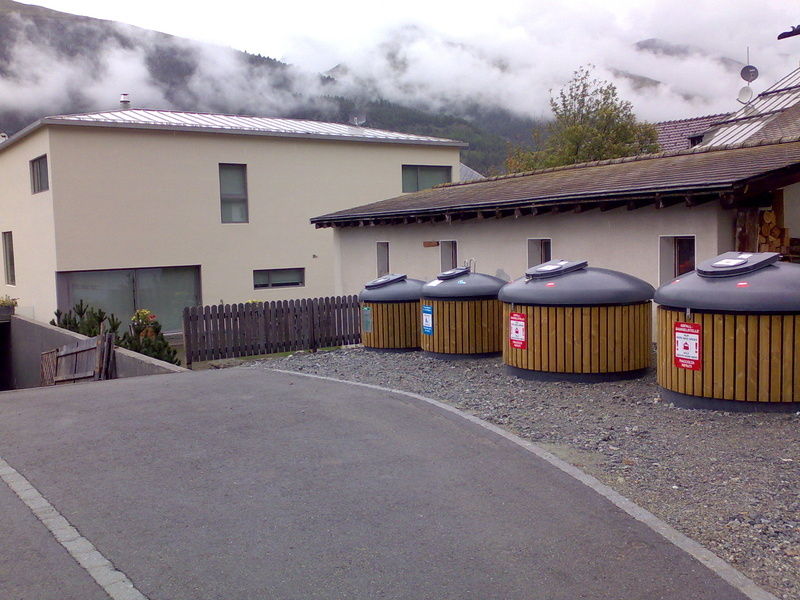 Trash can with underground receptacle DEEP COLLECTION