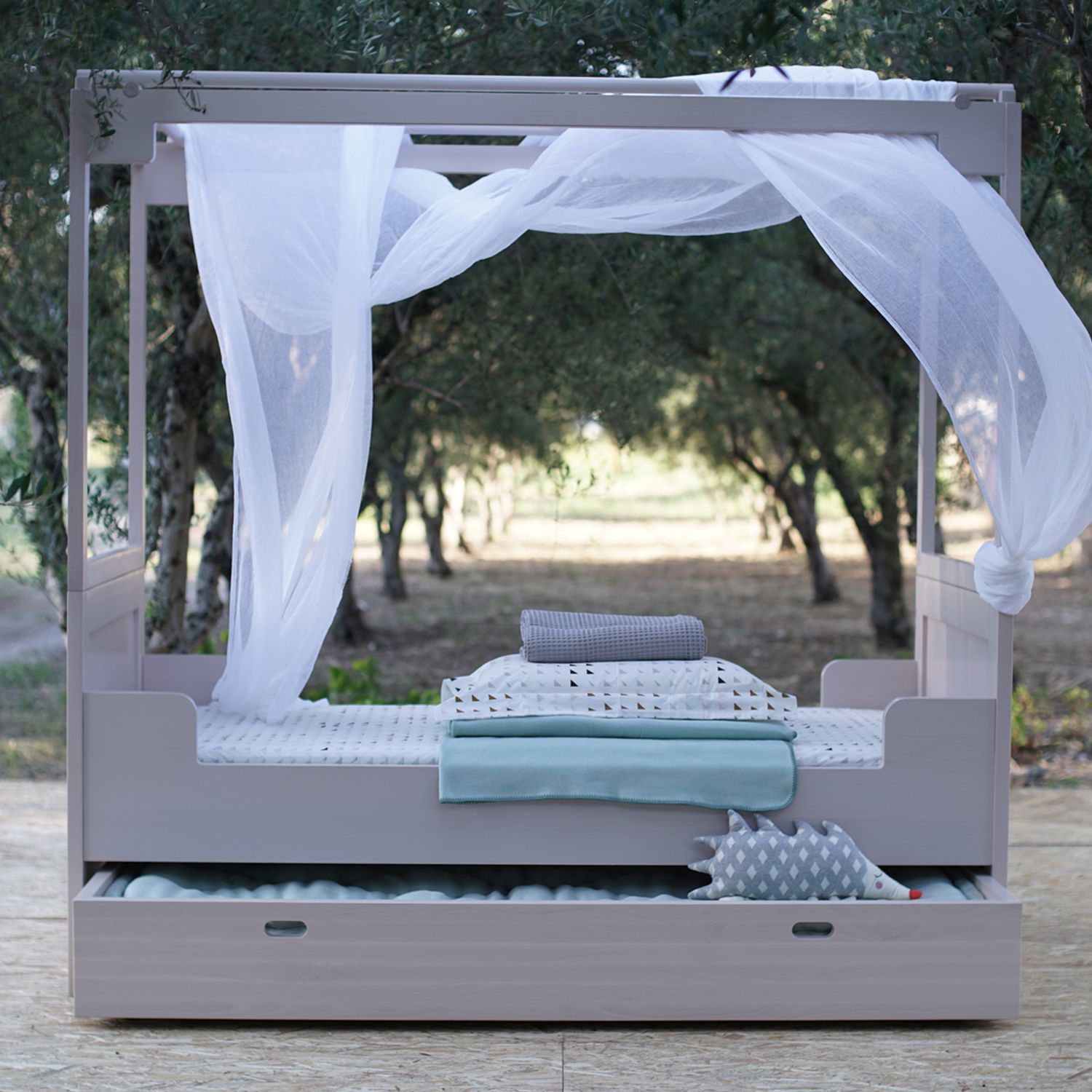 Canopy bed DANAI pullout / single / contemporary