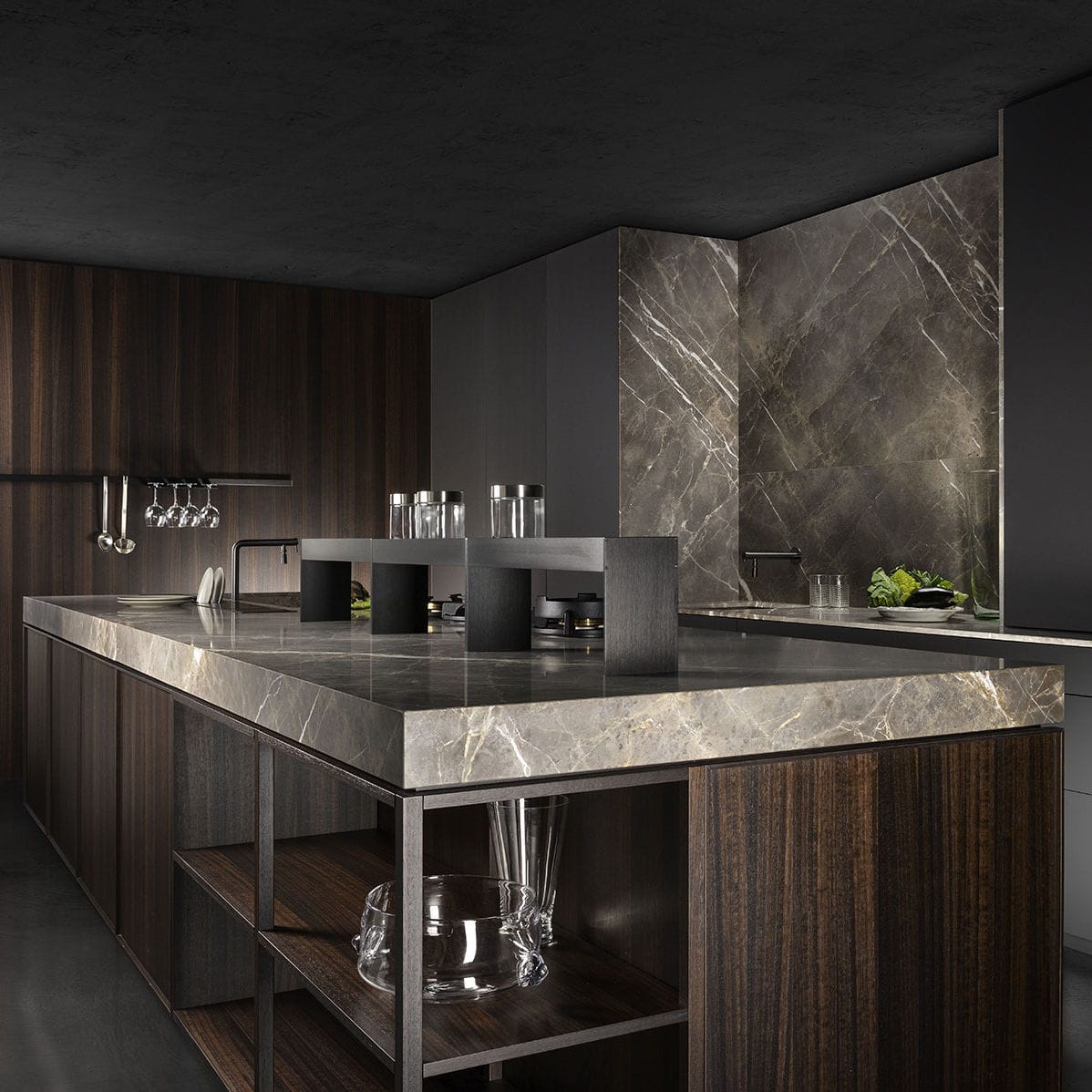 Contemporary kitchen - KUADRA - Key cucine - eucalyptus / marble / brass