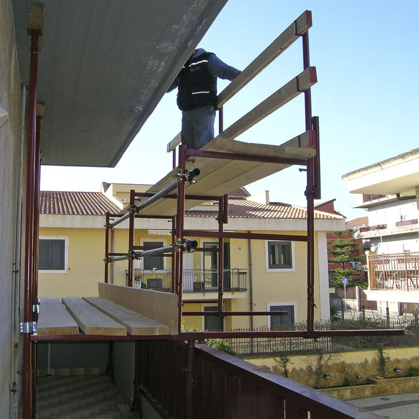 Metal scaffolding CANTILEVER MARIO ORLANDO E FIGLI wooden