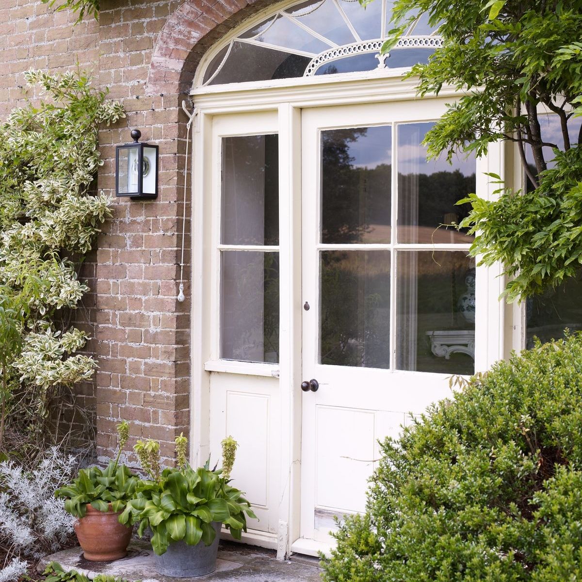 Traditional wall light DOWNTON VAUGHAN outdoor / brass / bronze