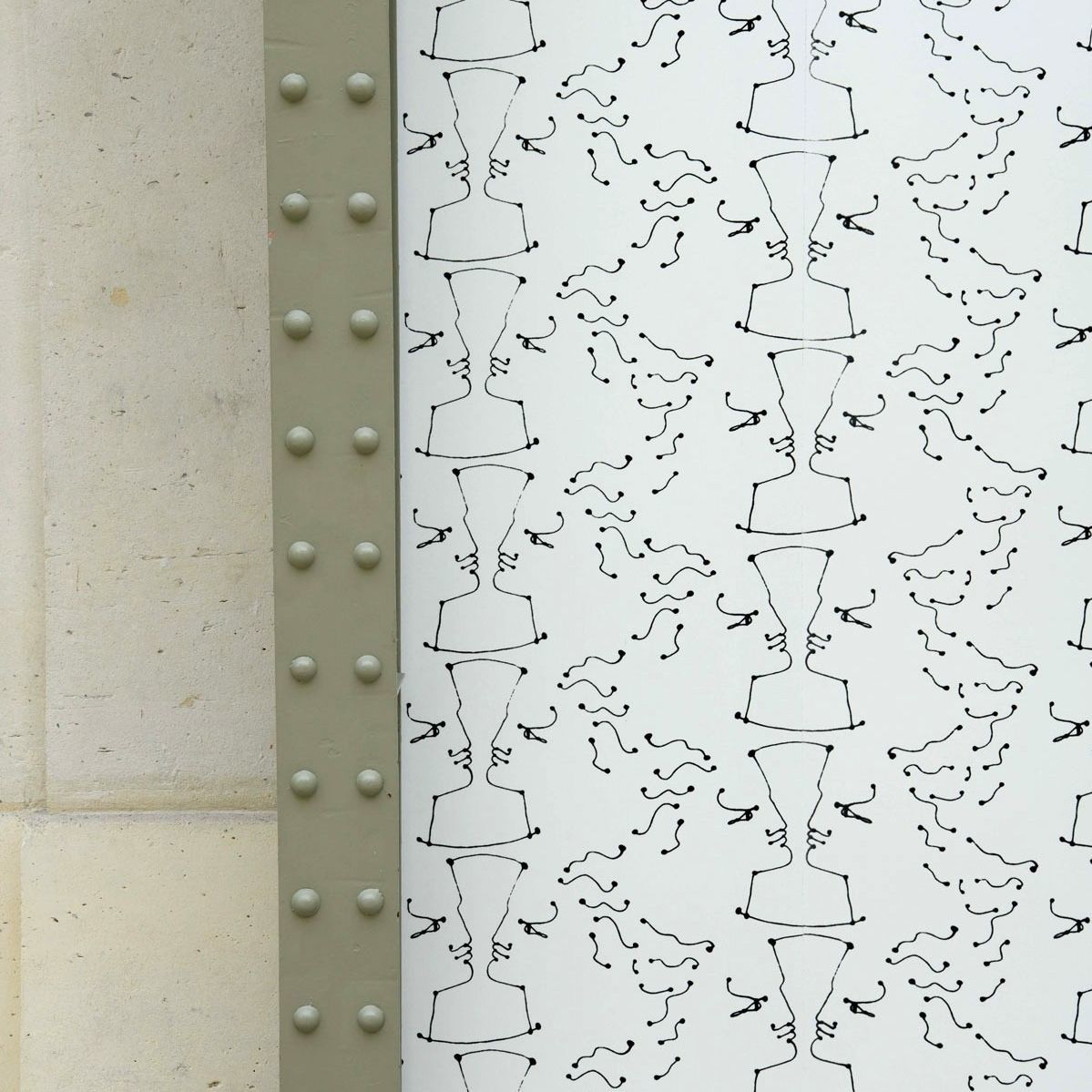 contemporary-wallpaper-tete-a-tete-lelievre-patterned-fabric