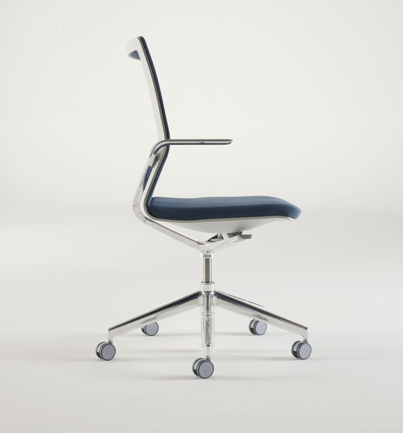 Contemporary office armchair LINQ DAVIS mesh / with armrests / on casters