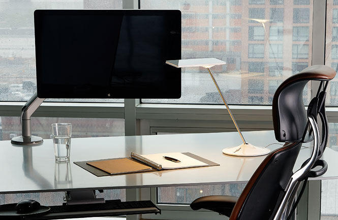 humanscale horizon lamp