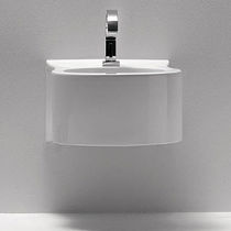 Wall-hung bidet / ceramic