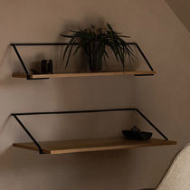 Wall-mounted shelf / design / oak / MDF