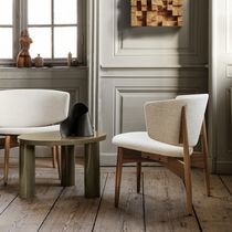 Contemporary armchair / fabric / oak / beige
