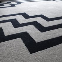 Contemporary rug / geometric pattern / New...