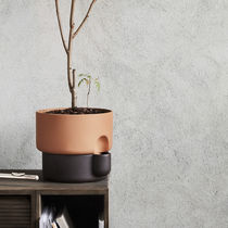 Terracotta flower pot / free-standing /...