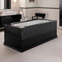 Free-standing bathtub / resin
