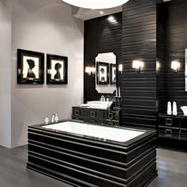 Free-standing bathtub / resin