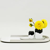 Contemporary vase / porcelain