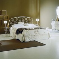 Double bed / traditional / with headboard...