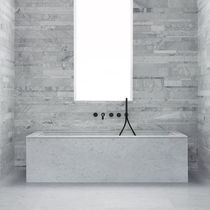 Free-standing bathtub / natural stone