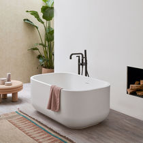 Free-standing bathtub / oval / LivingTec®
