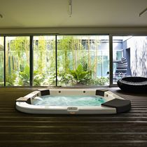 Above-ground hot tub / rectangular / 4-seater...