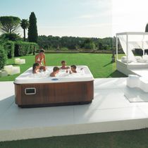 Above-ground hot tub / rectangular / 6-person...