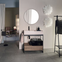 Metal washbasin stand
