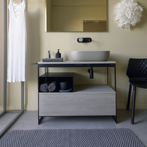 Metal washbasin stand