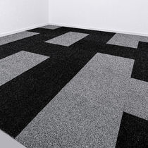 Carpet tile / tufted / polyamide / velvet