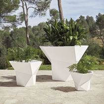 Polyethylene plant pot / home / white