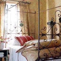 Contemporary wallpaper / floral pattern...