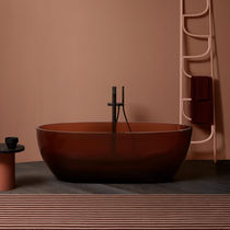 Free-standing bathtub / oval / resin / transparent