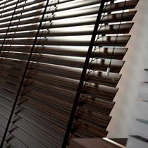 Venetian blinds / wooden