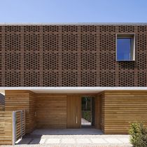 Contemporary wallpaper / patterned