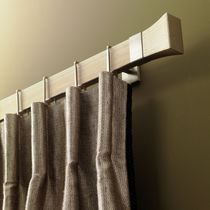 Metal curtain rod / wooden