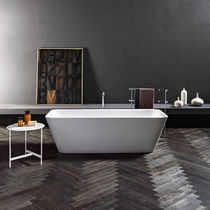 Free-standing bathtub / Solid Surface
