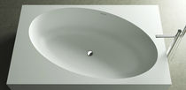 Free-standing bathtub / Corian®