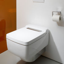 Made of thermo-hardening plastic toilet...