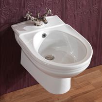 Wall-hung bidet / porcelain