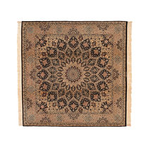 Oriental rug / floral pattern / wool / silk