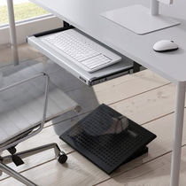 Pull-out keyboard shelf