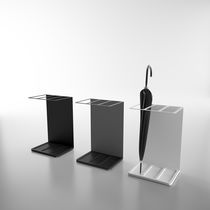 Polyethylene umbrella stand / galvanized...