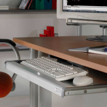 Pull-out keyboard shelf