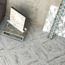 Carpet tile / loop pile / structured / polyamide