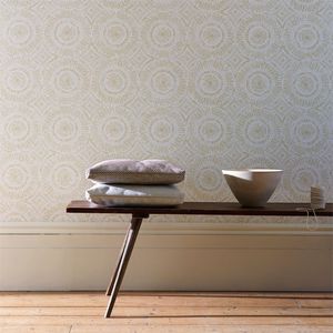 traditional wallpaper / patterned / fabric look / gray